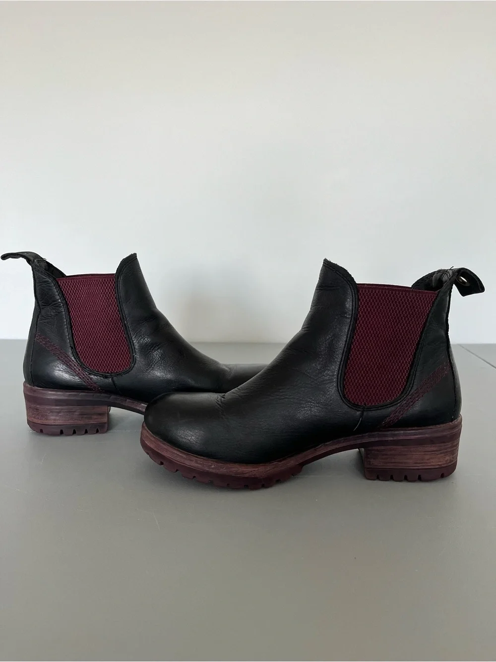 Bueno Florida Black Leather Chelsea Boots Burgundy Contrast Lug Sole 40 (9) - Picture 8 of 11